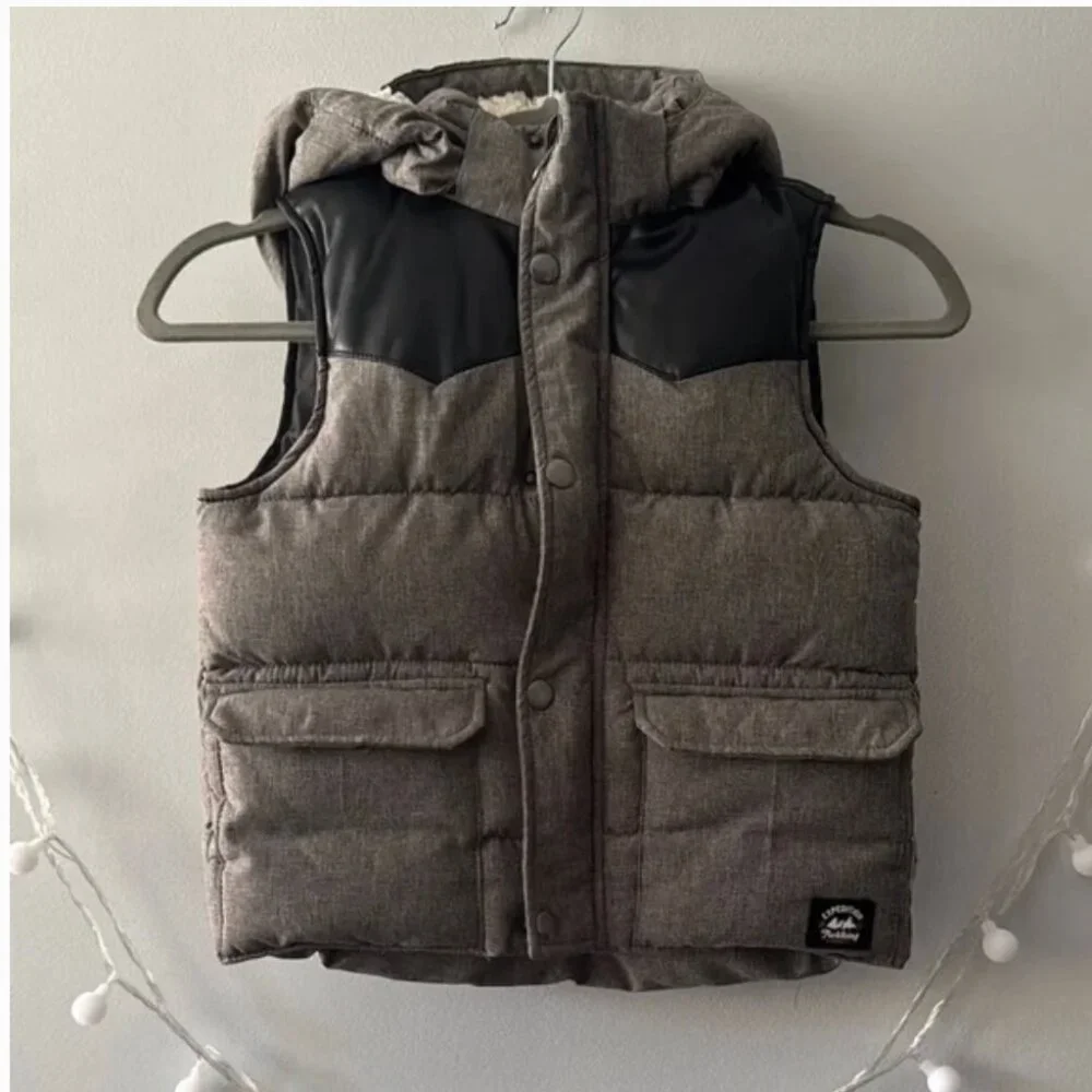 H&M Kids Hooded Vest with Black Accents size 4-6T LIKE NEW